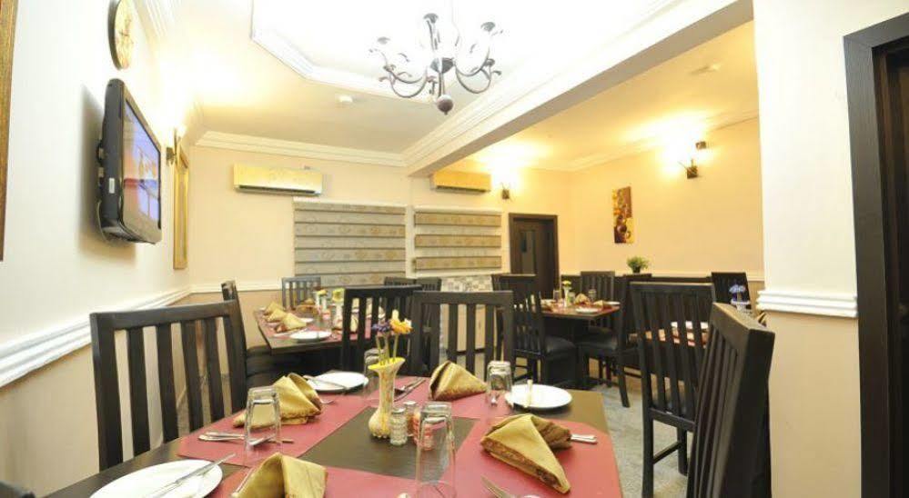 Sheer Luxury Apartments And Suites Abuja Esterno foto