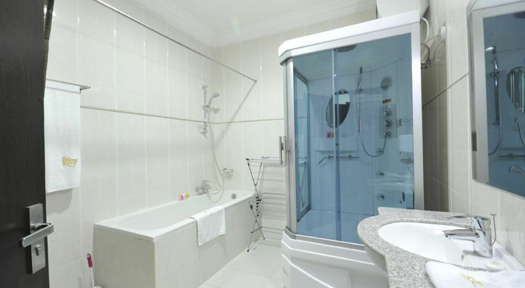 Sheer Luxury Apartments And Suites Abuja Esterno foto